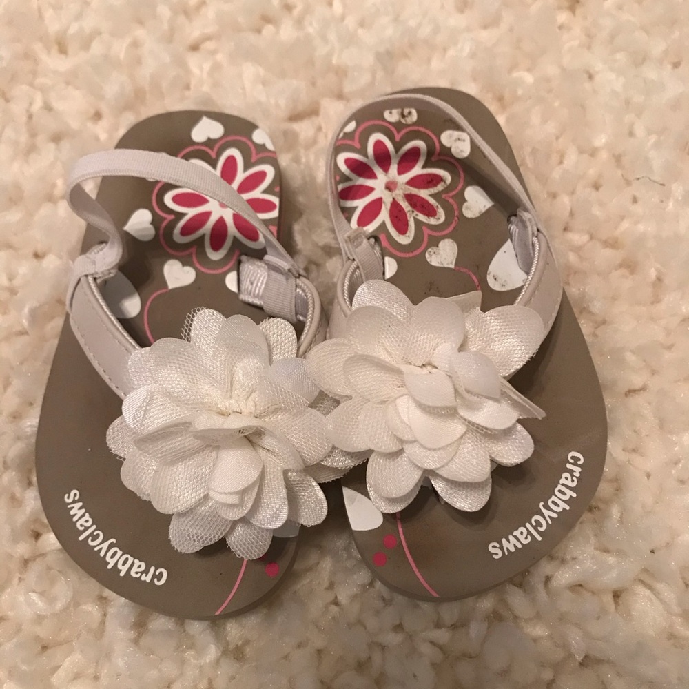 Grabbyclaws white flower sandals